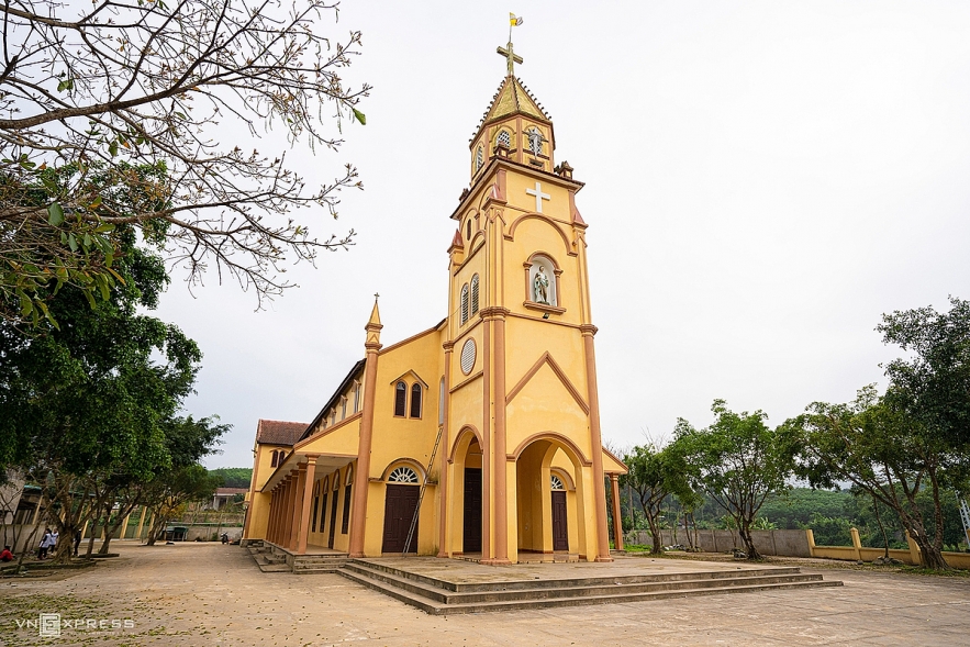 Splendid churches add charm to Quang Binh Province