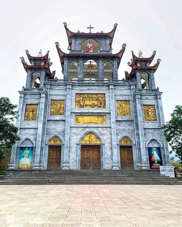 Splendid churches add charm to Quang Binh Province