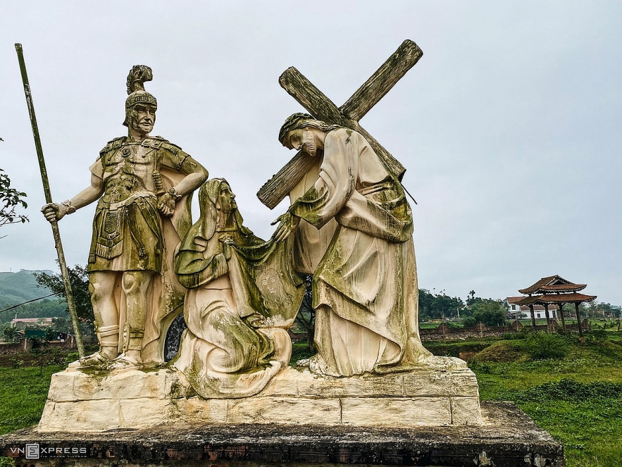 Splendid churches add charm to Quang Binh Province