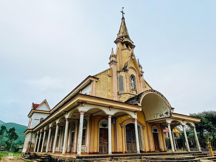 Splendid churches add charm to Quang Binh Province