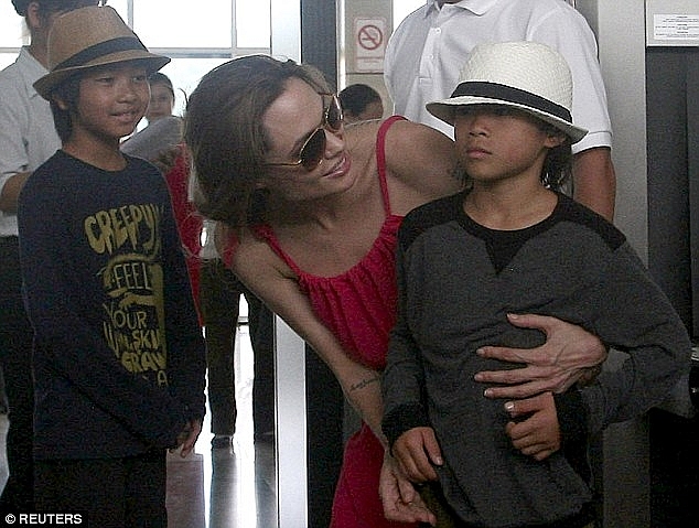 Angelina Jolie's adoptive Vietnamese child: Pax Thien's mature appearance at the age of 17