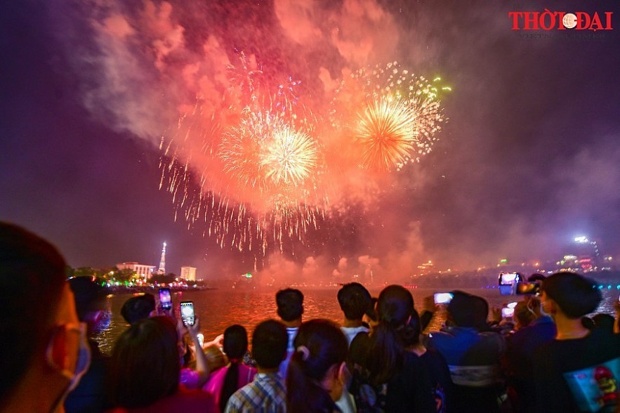Spectacular Fireworks Display Opens Hung Temple Festival 2022