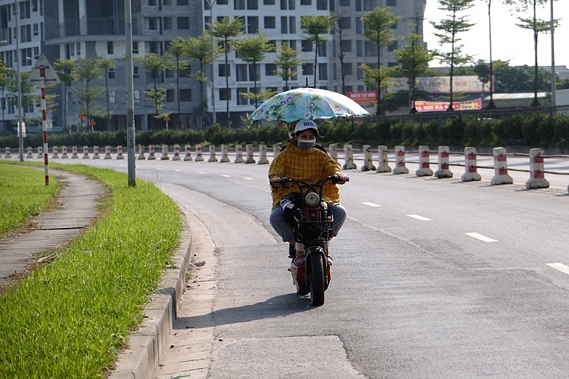 vietnamese people strunggling with record scorching