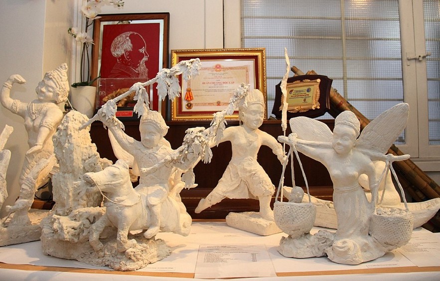 Exhibition Introduces Vietnam's Culture To French People
