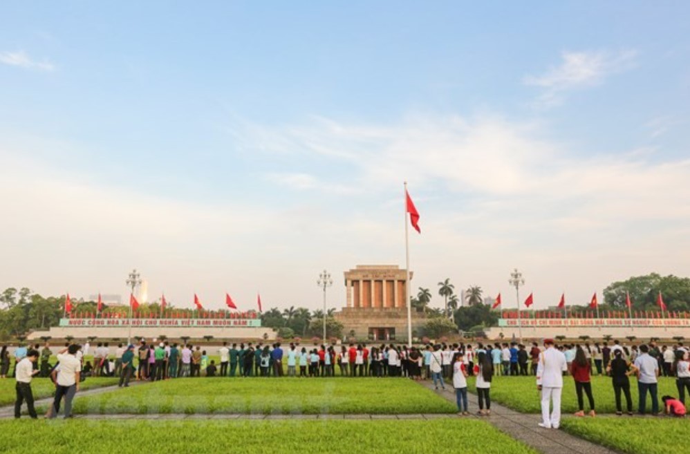 President Ho Chi Minh Inspires Foreign Young People