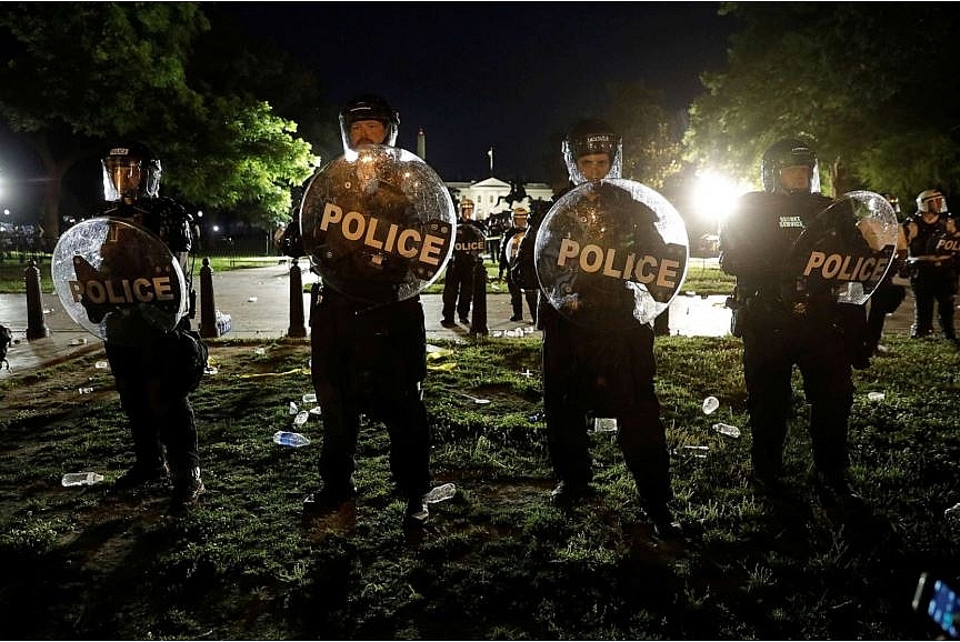 protests and riots in america update 1600 active duty troops were moved into the dc area