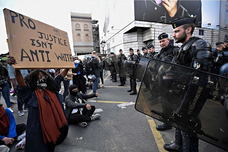 protests and riots in america update two buffalo officers shoving 75 year old protester charged with assault