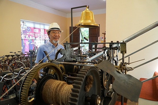 antique 19th century time machine one of a kind in hanoi