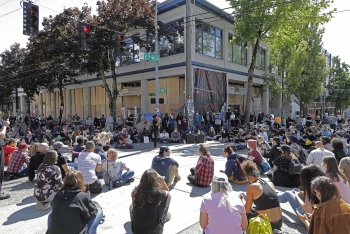 protests in america update protests in seattle become more aggresive