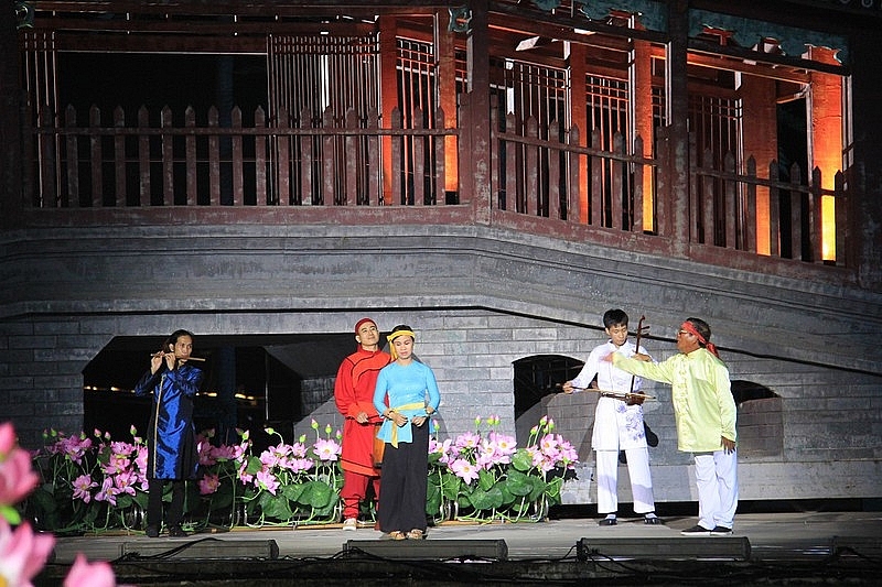 Impressive Hoi An Ao Dai festival absorbs tourists