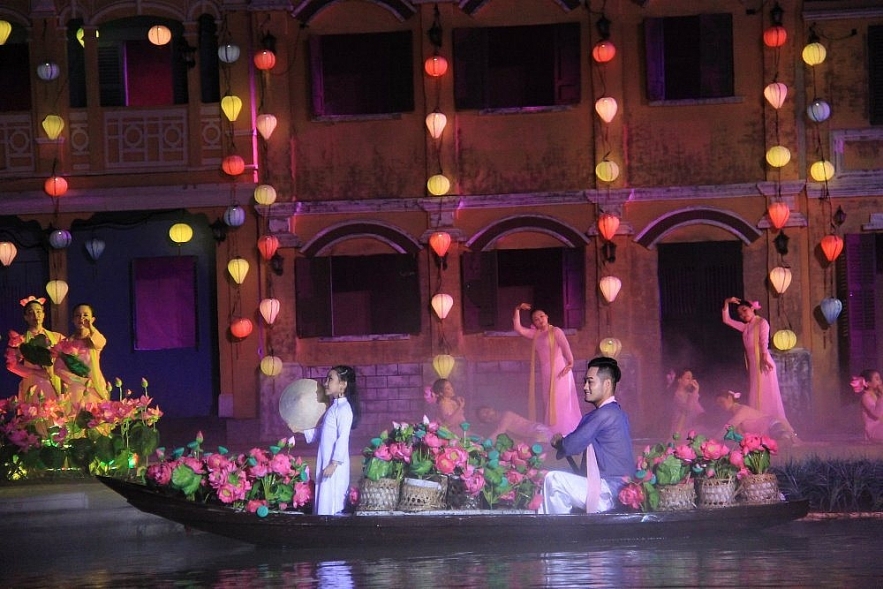 Impressive Hoi An Ao Dai festival absorbs tourists