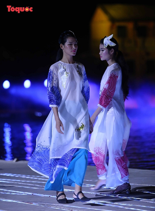 Impressive Hoi An Ao Dai festival absorbs tourists