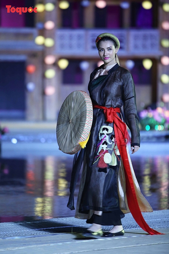 Impressive Hoi An Ao Dai festival absorbs tourists