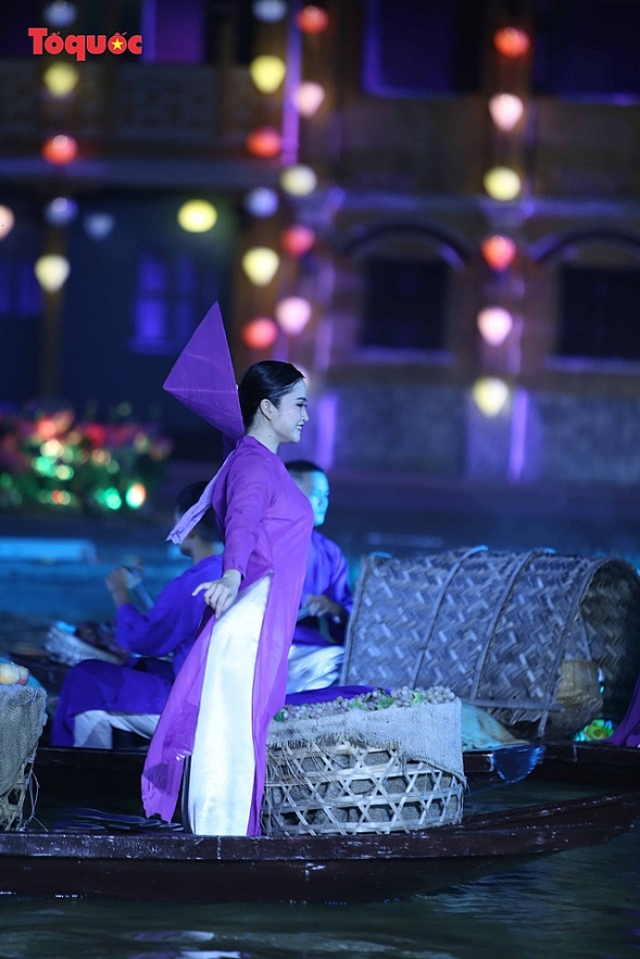 Impressive Hoi An Ao Dai festival absorbs tourists