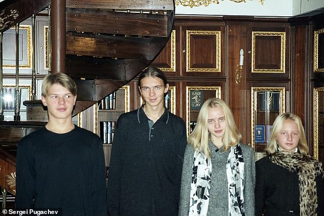 Extremely rare photos of Putin's daughters taken when he first took power