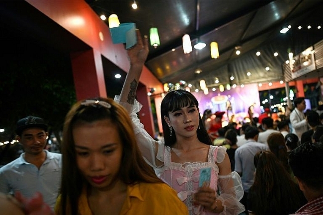 LGBT community in Vietnam making both ends meet with lotto shows