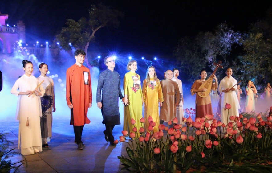 Diplomats And Families Wear Traditional Vietnamese Ao Dai At Exhibition