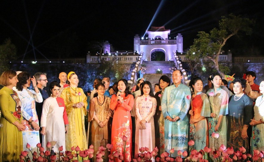 Diplomats And Families Wear Traditional Vietnamese Ao Dai At Exhibition