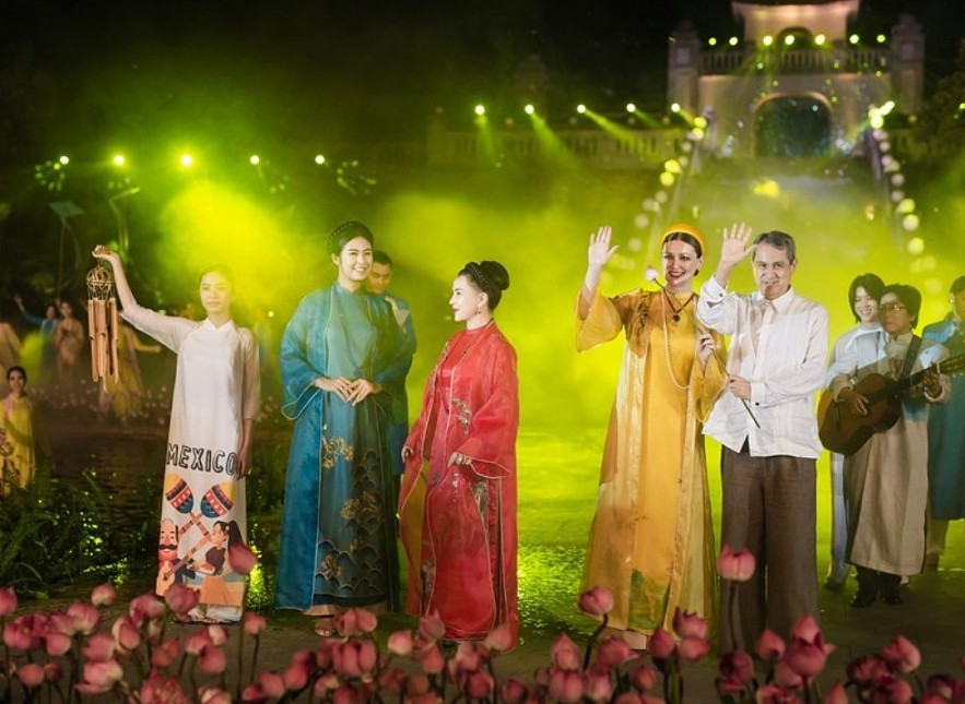 Diplomats And Families Wear Traditional Vietnamese Ao Dai At Exhibition