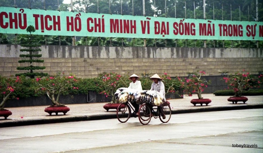 Hanoi's Unique Photos In 1996 Through Lens Of Western Visitors