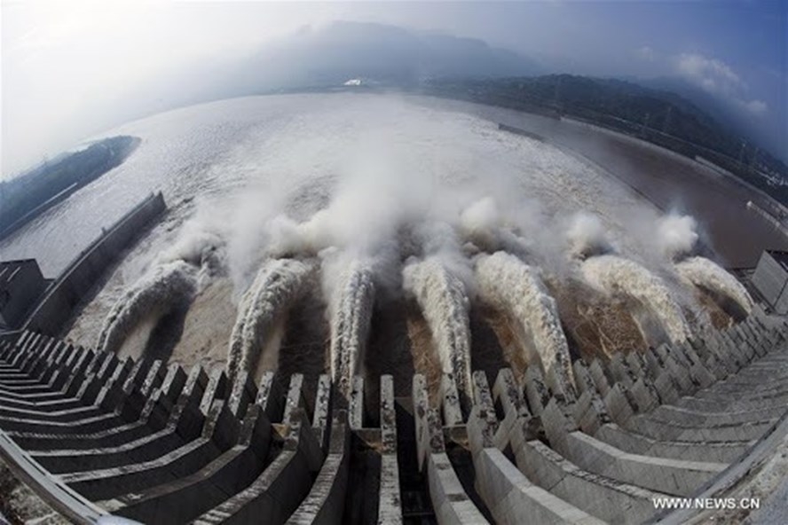 The full of water reservoir of China's Three Gorges Dam can slow down Earth's rotation