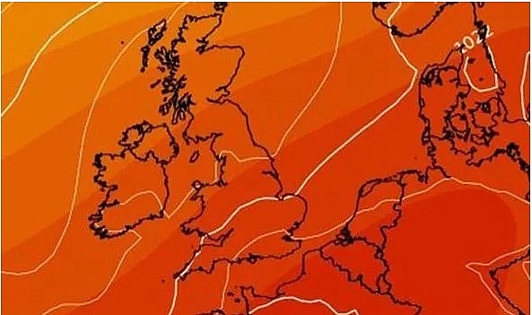 uk and europe weather forecast latest august 8 heat health warnings for the ek as hot to bake europe