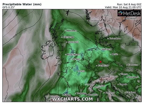 uk and europe weather forecast latest august 10 thunderstorm to battle uk before scorching