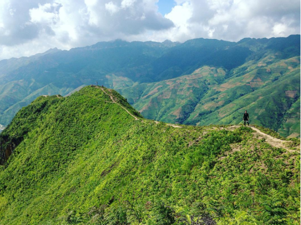 ta xua clouds hunting exploring exotic dinosaur backbone in vietnam