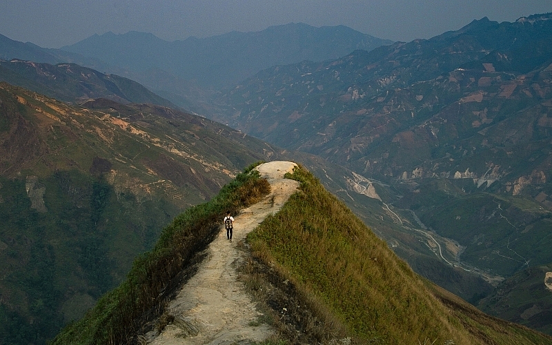 ta xua cloud hunting exploring the most famous dinosaur backbone in vietnam