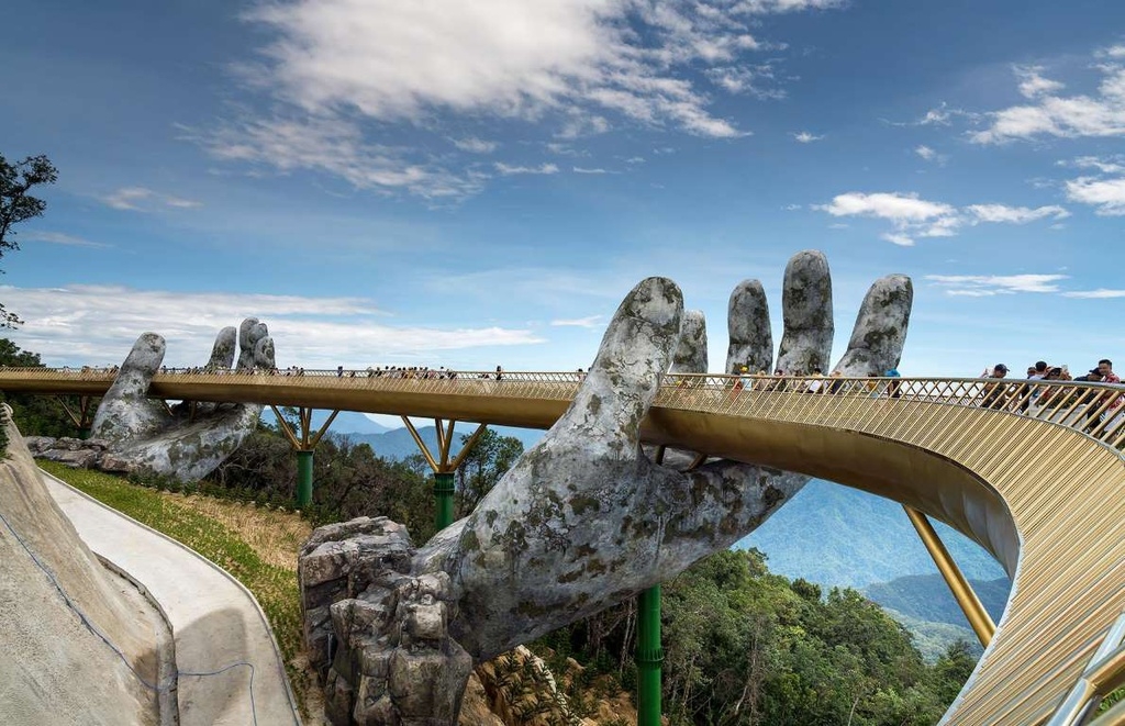 love exploring praises golden bridge in da nang as an international masterpiece