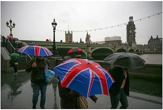 uk and europe weather forecast latest august 14 lightening storm warning for the uk