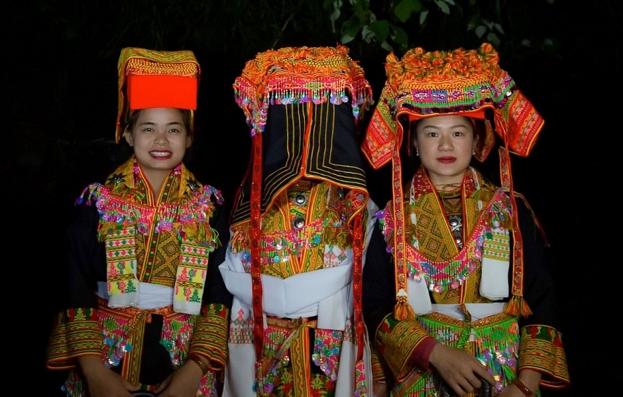 Late night wedding   a unique custom of Yao ethnic community in Vietnam