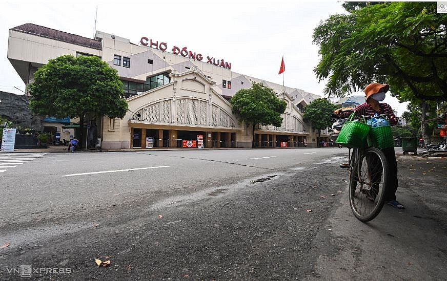 Hanoi set to ease social distancing restrictions after ramping up vaccination