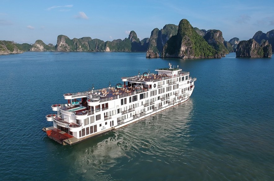 yacht in vietnam