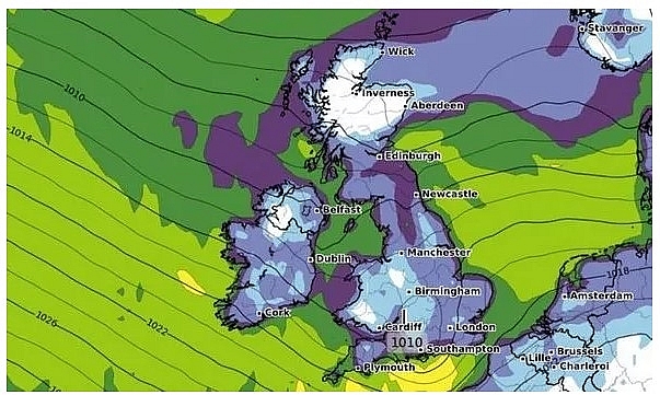 UK and Europe weather forecast latest, November 4: Freezing temperatures cause snow showers in Britain