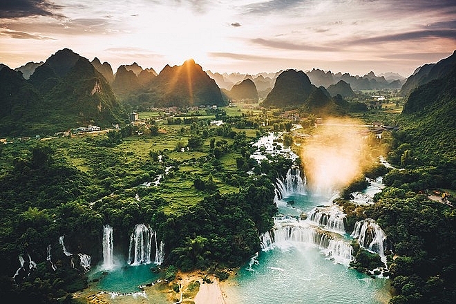 An expat be keen on taking pictures of Vietnam: 