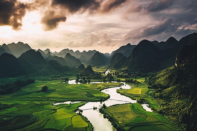 An expat be keen on taking pictures of Vietnam: 