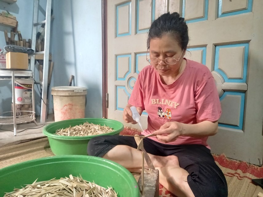 The Unique Village that Makes Bamboo Dragonflies