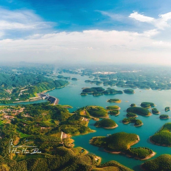 Spectacular Thac Ba Lake Hidden in the Northwestern Wood