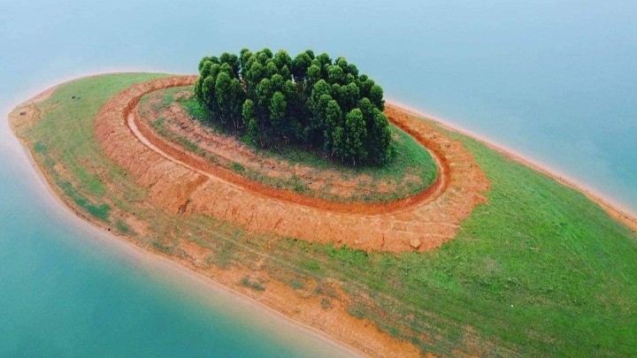 Spectacular Thac Ba Lake Hidden in the Northwestern Wood