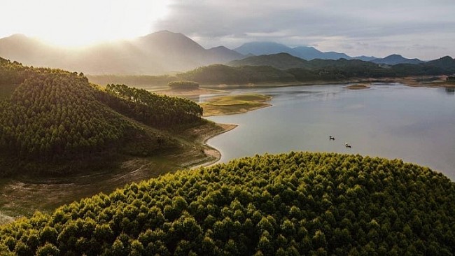 Spectacular Thac Ba Lake Hidden in the Northwestern Wood