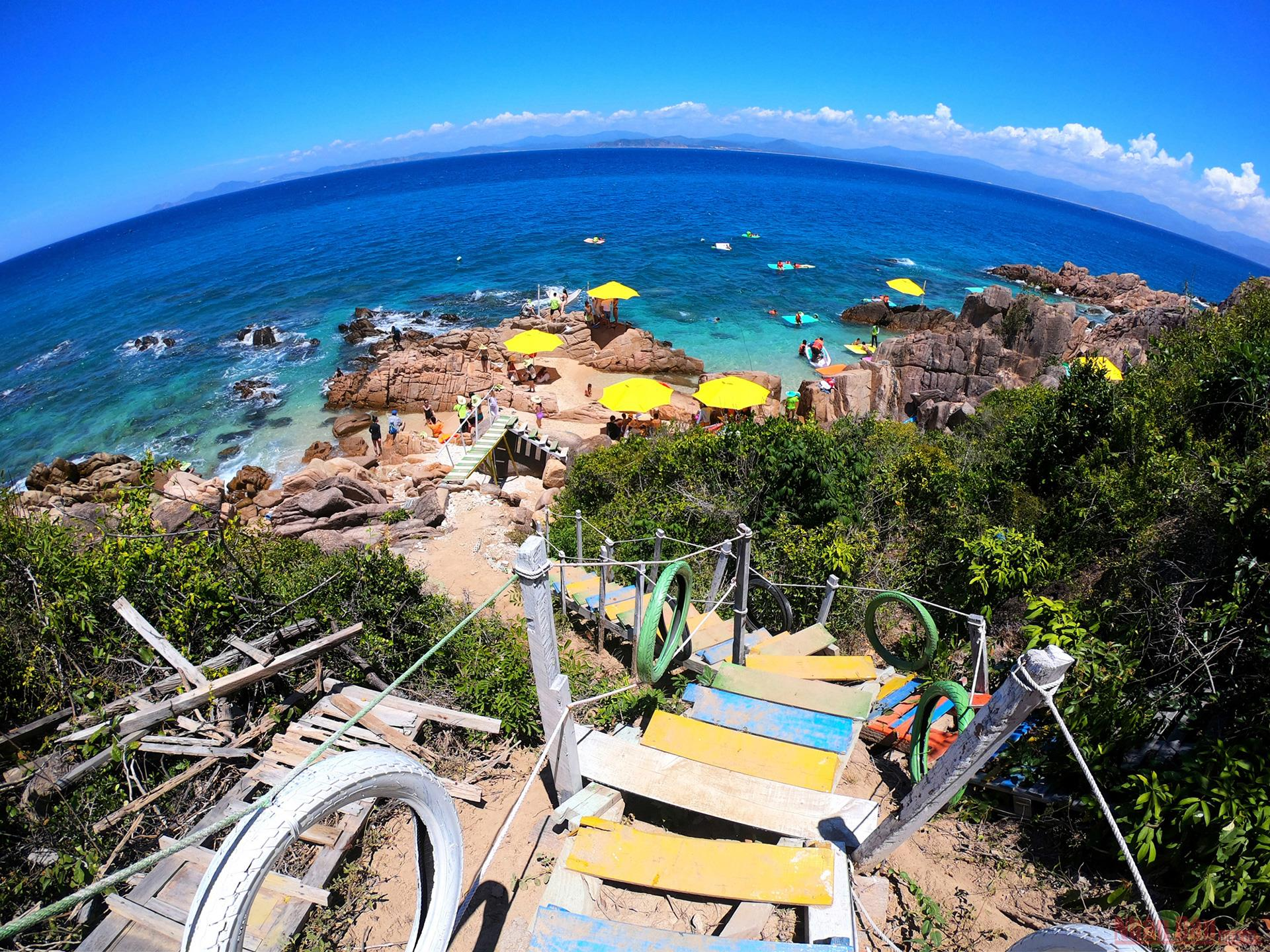 cu lao xanh a blue lagoon of vietnam