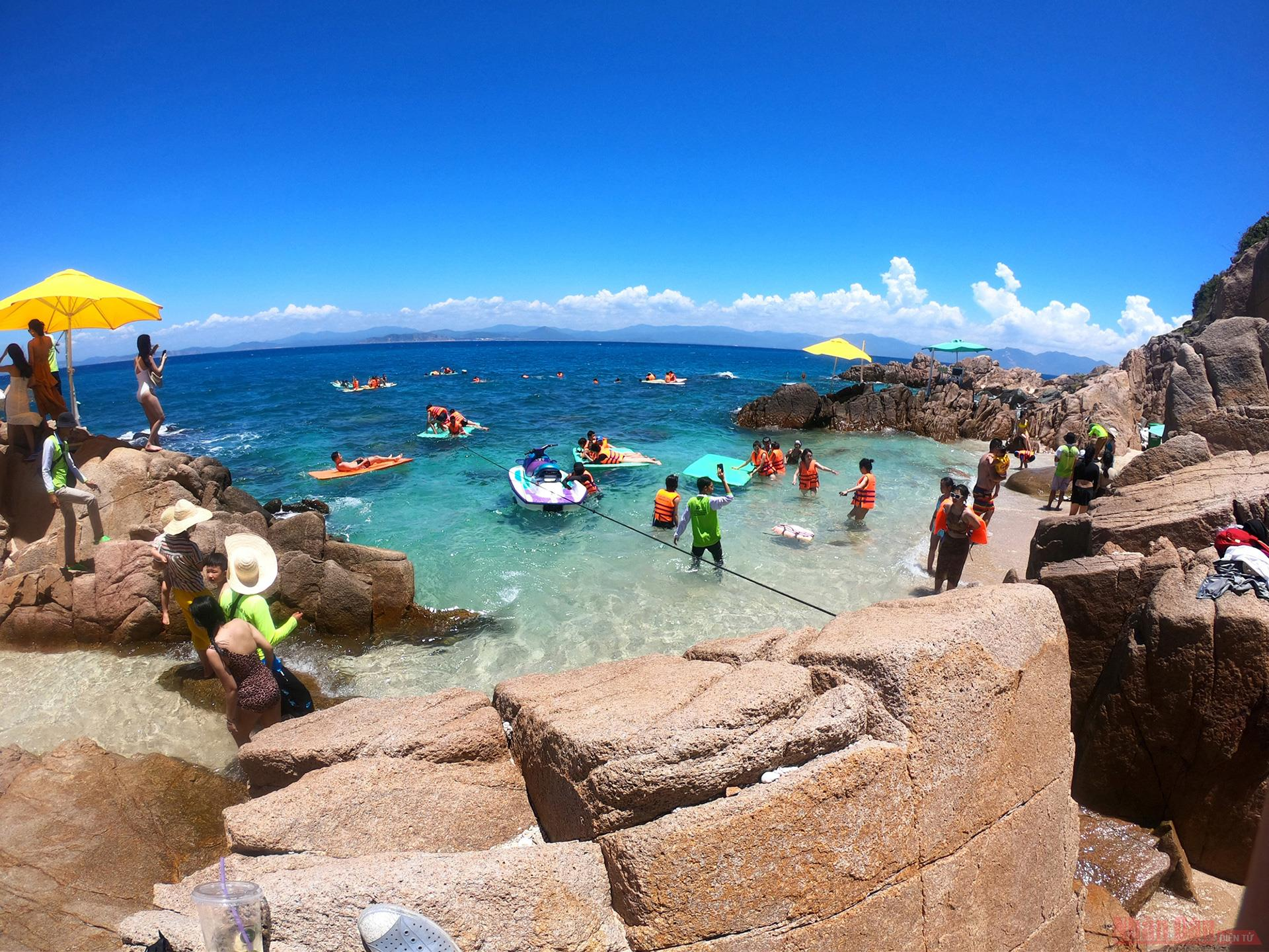 cu lao xanh a blue lagoon of vietnam