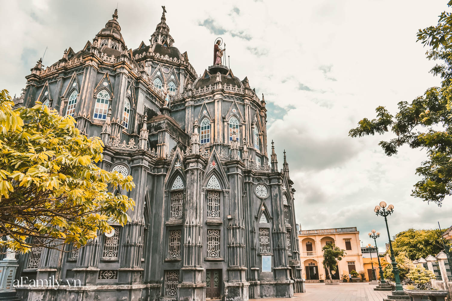 The hottest "Harry Potter"church in Nam Dinh