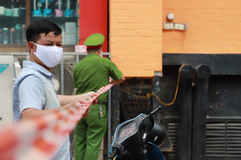 disinfecting a pizzeria in hanoi rebooting anti covid 19 mode nationwide