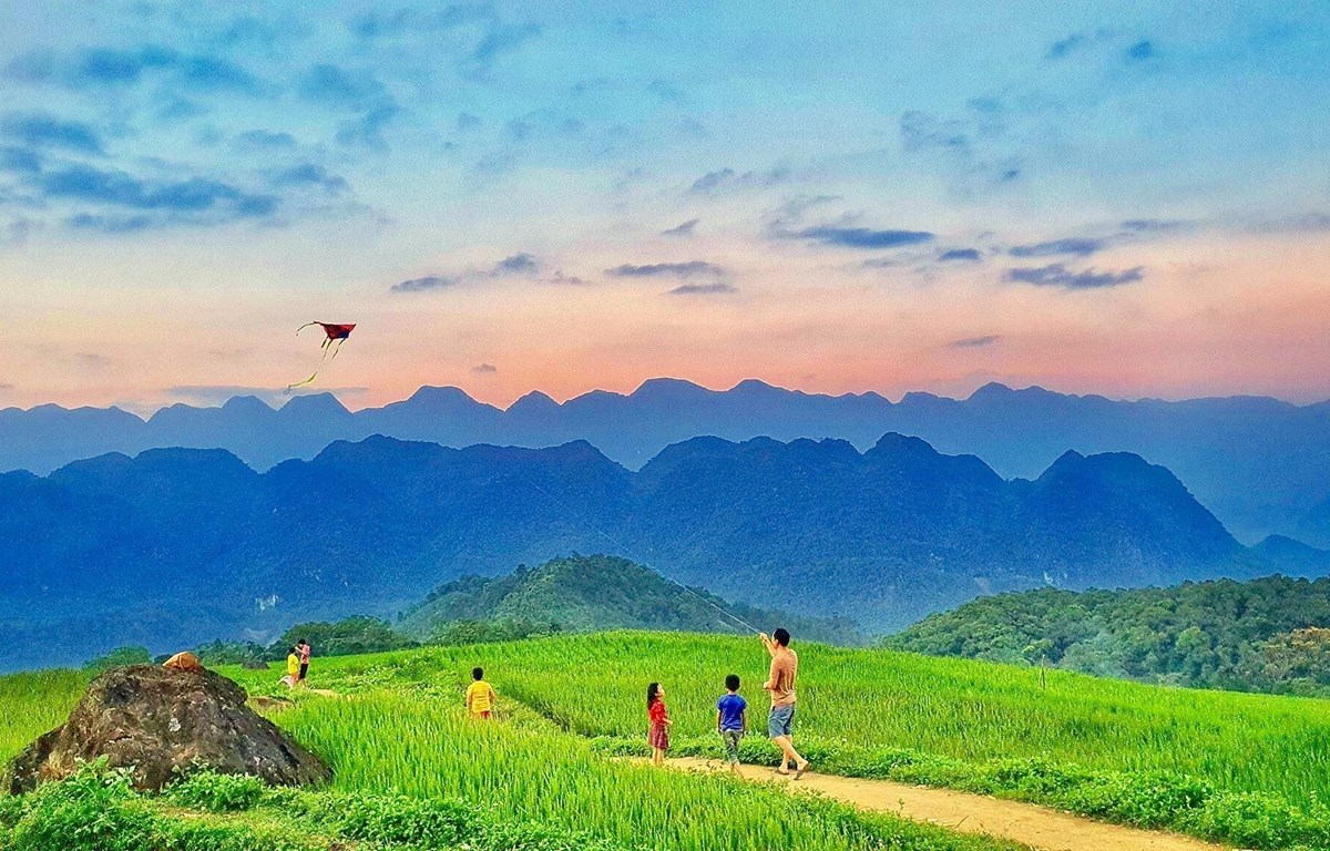 hunting clouds in pu luong sky gate an unmissable experience