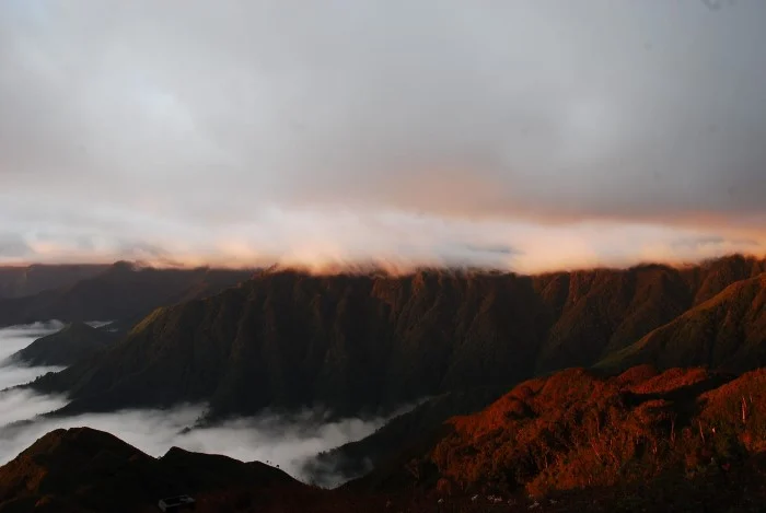 hunting clouds in pu luong sky gate an unmissable experience