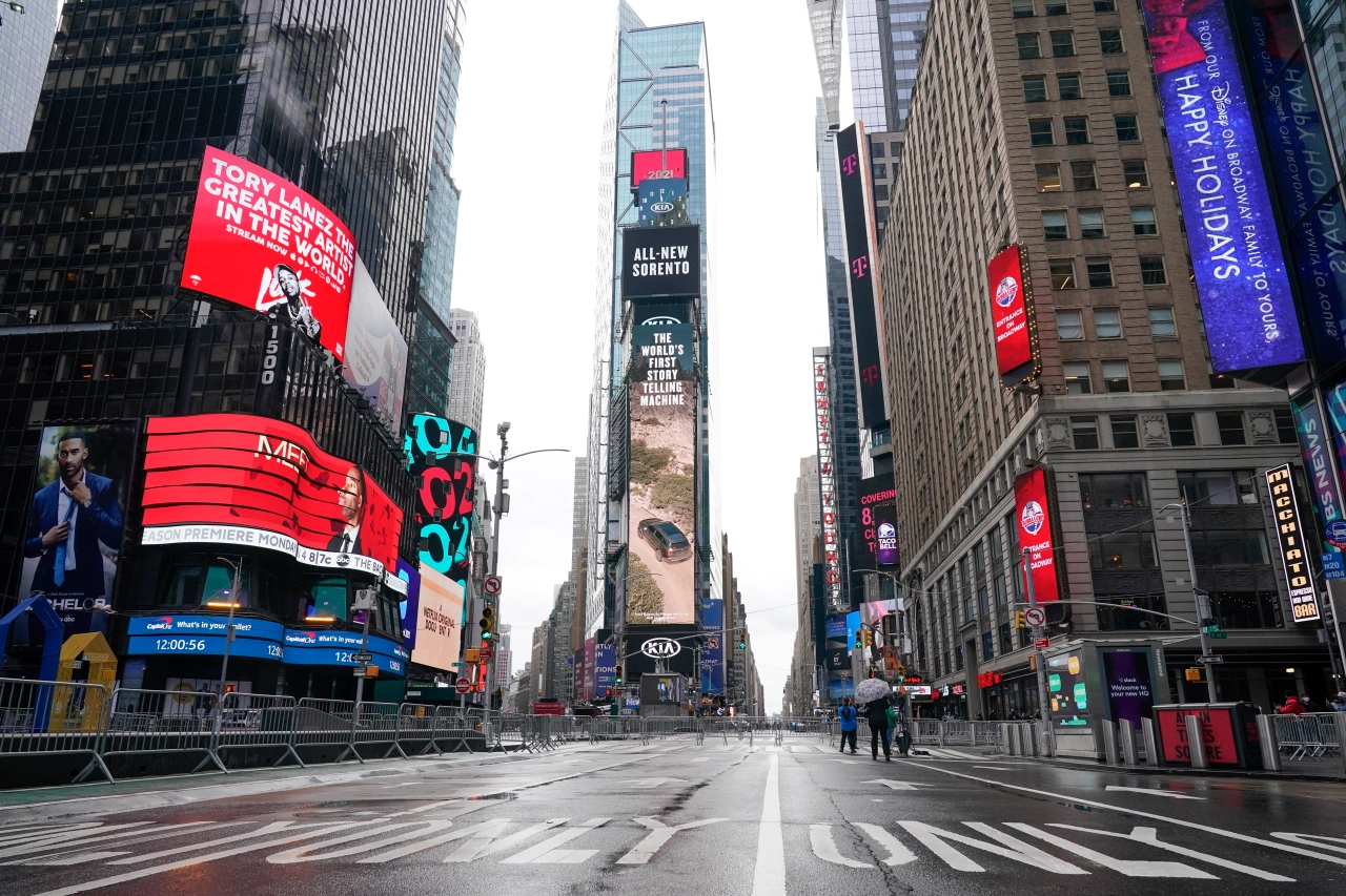 uss times square celebrates 2021 beginning with emptiness