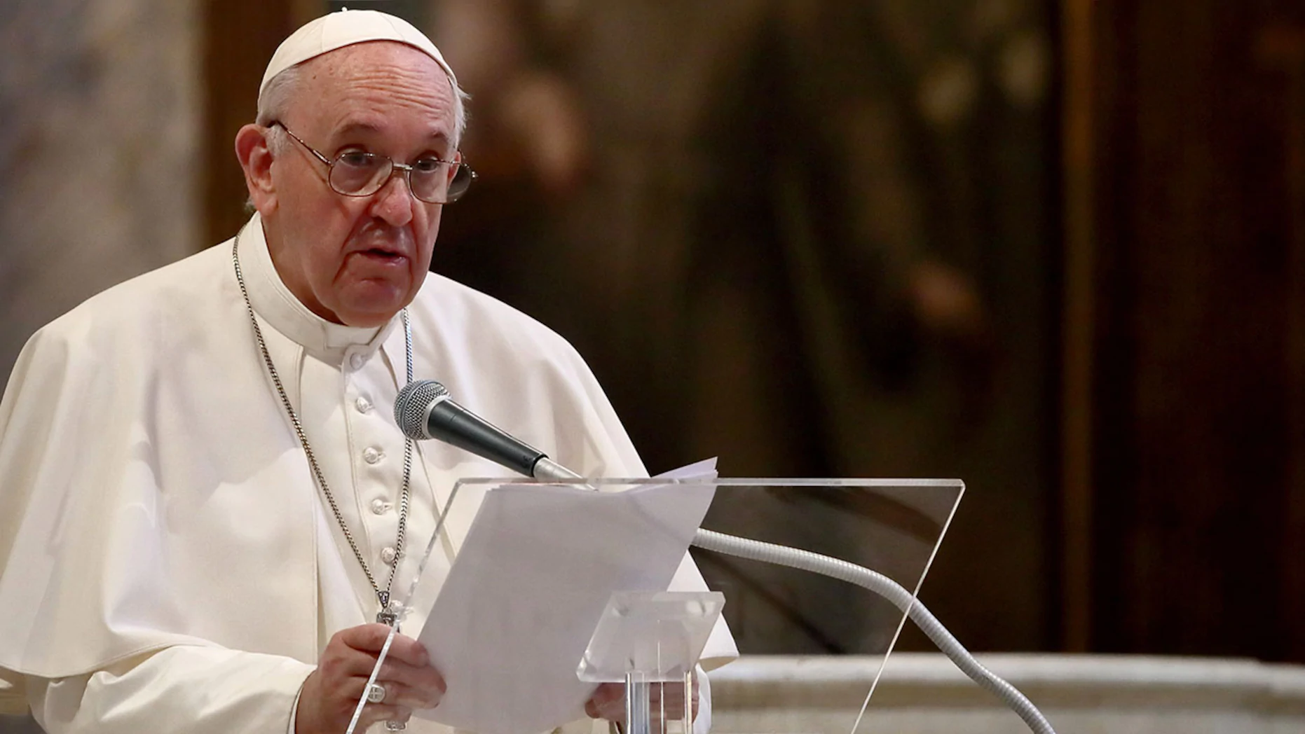 People going 'on holiday' to avoid lockdowns saddening Pope Francis