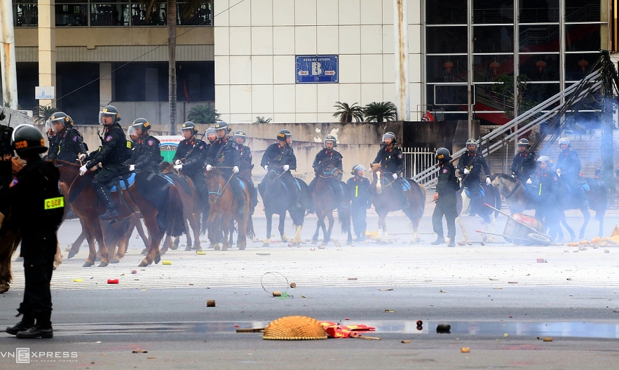 Vietnam's cavalry mobile police force first rehearses against protesters